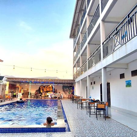 Vang Vieng Backpackers Hostel Extérieur photo