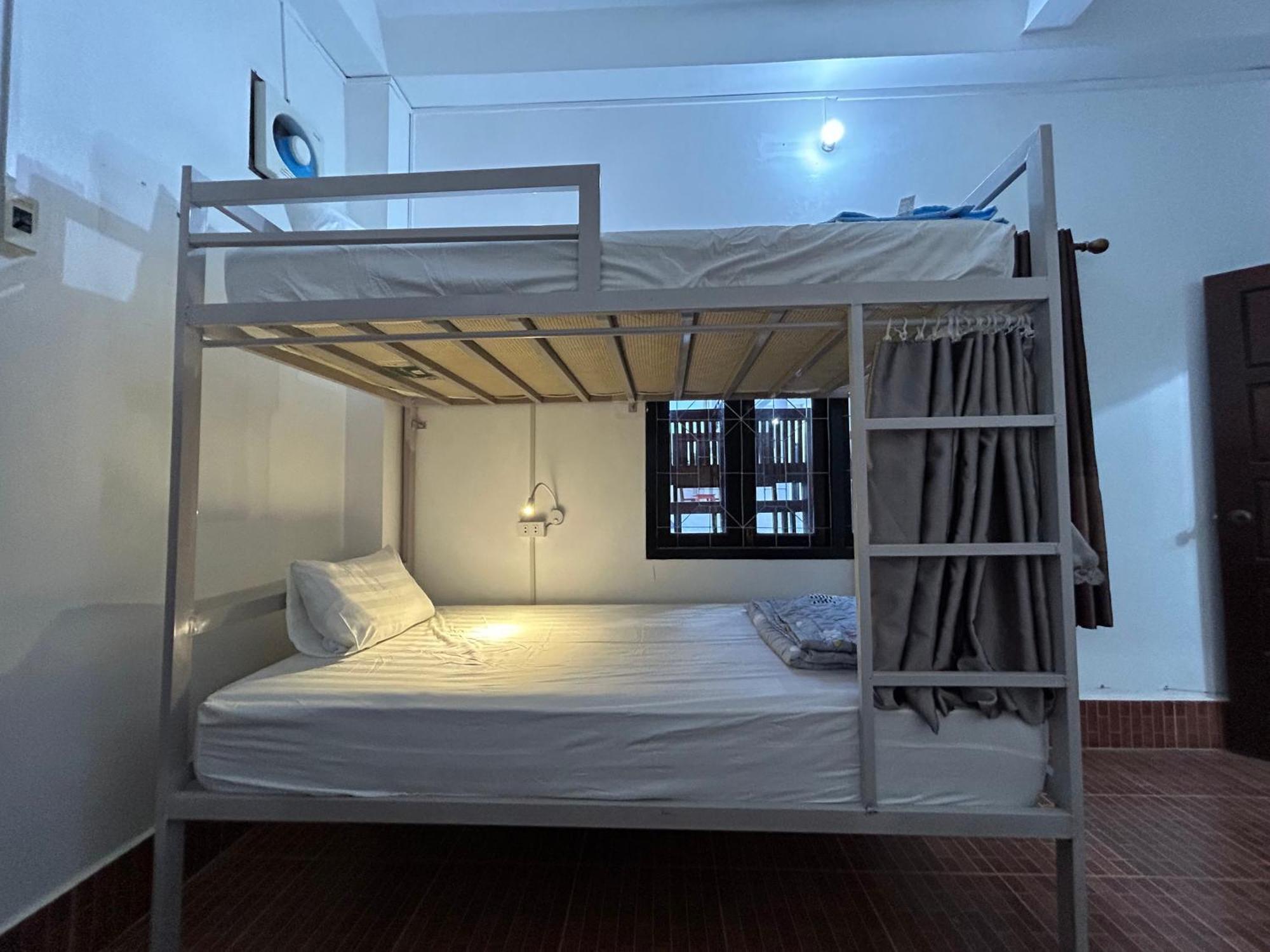 Vang Vieng Backpackers Hostel Extérieur photo