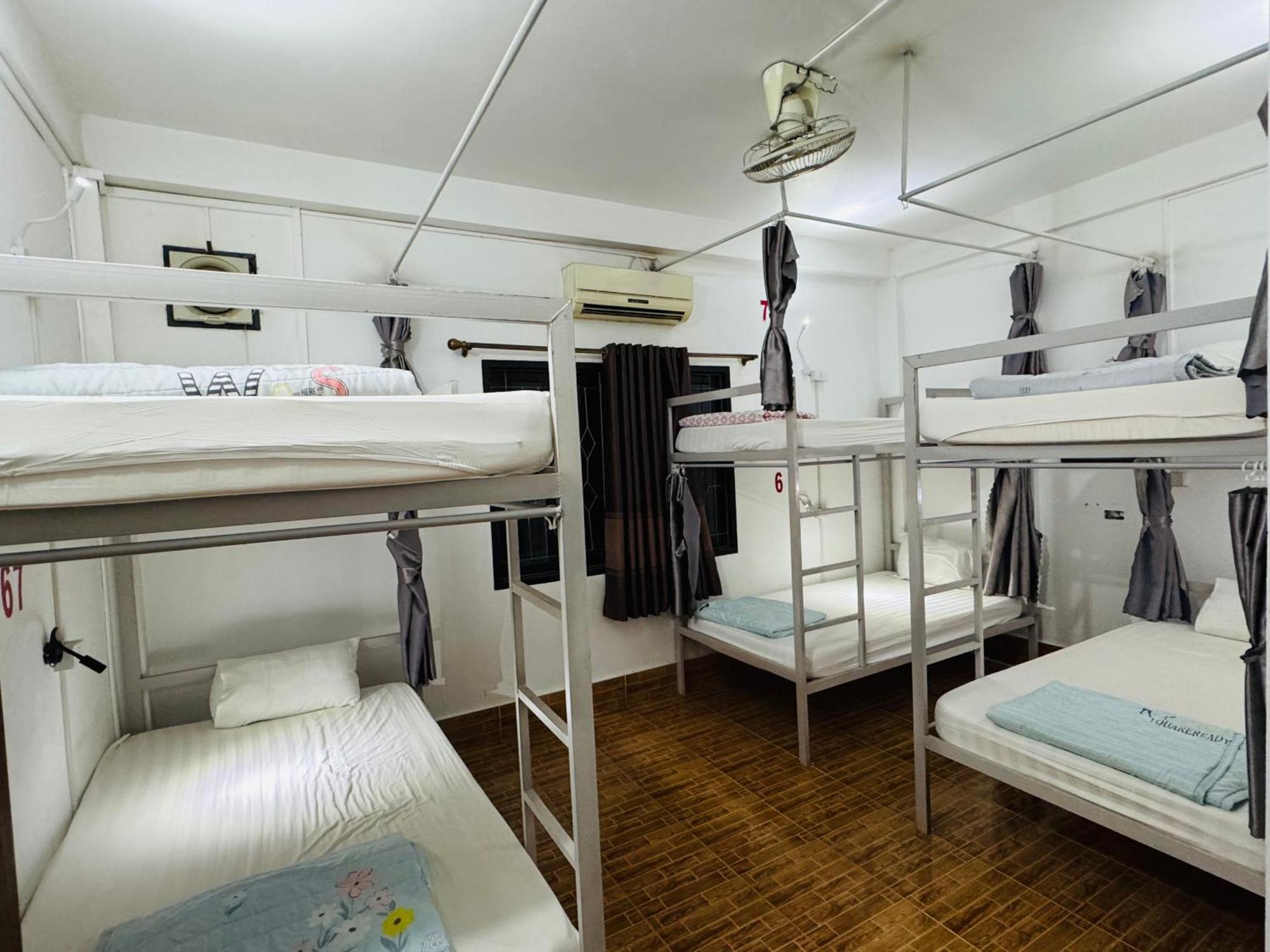 Vang Vieng Backpackers Hostel Extérieur photo