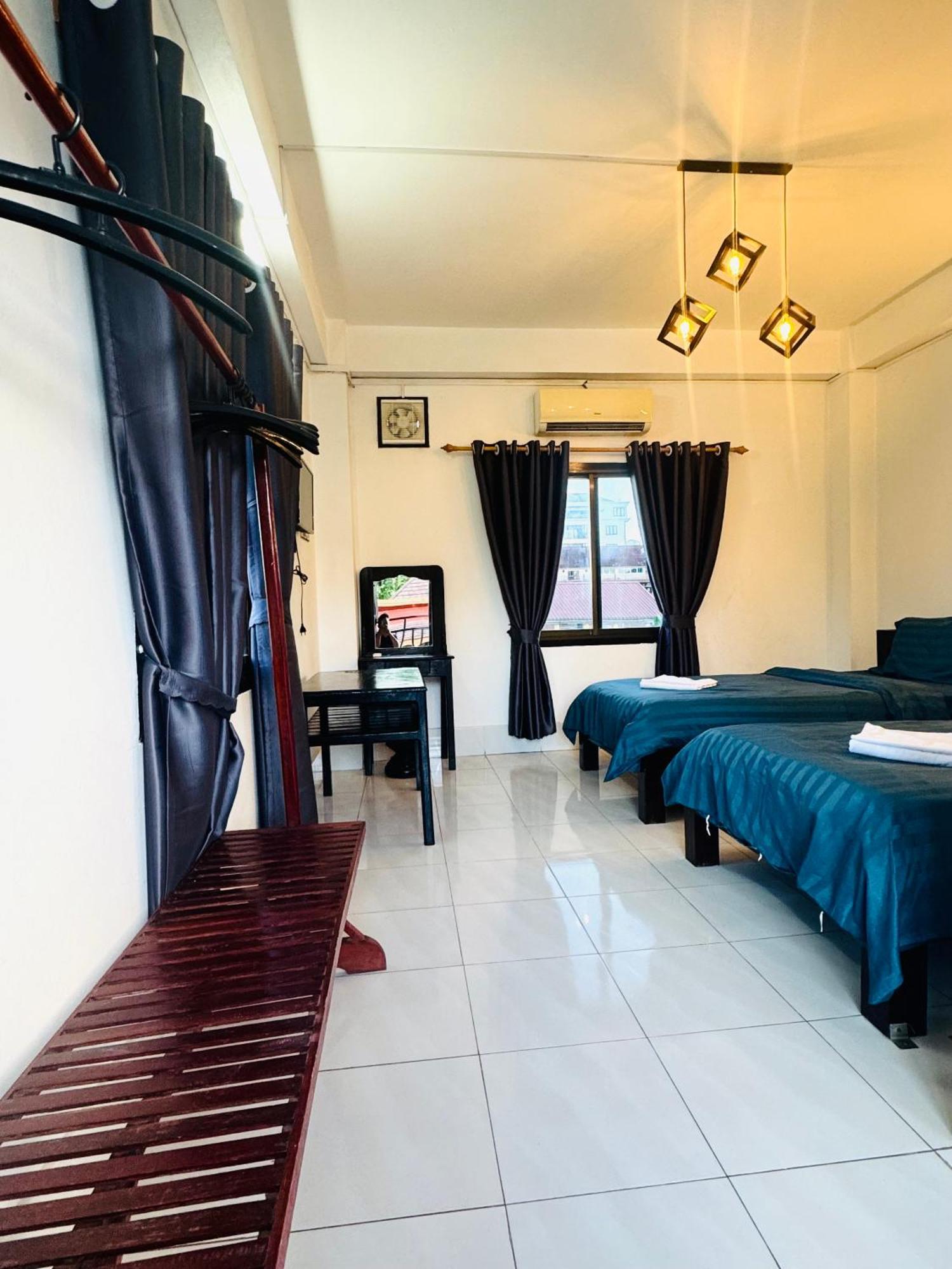 Vang Vieng Backpackers Hostel Extérieur photo