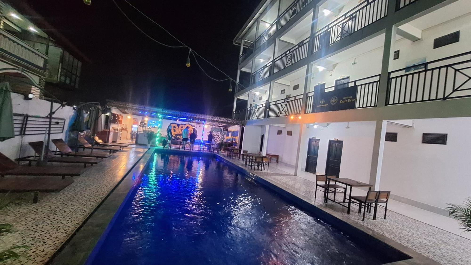 Vang Vieng Backpackers Hostel Extérieur photo