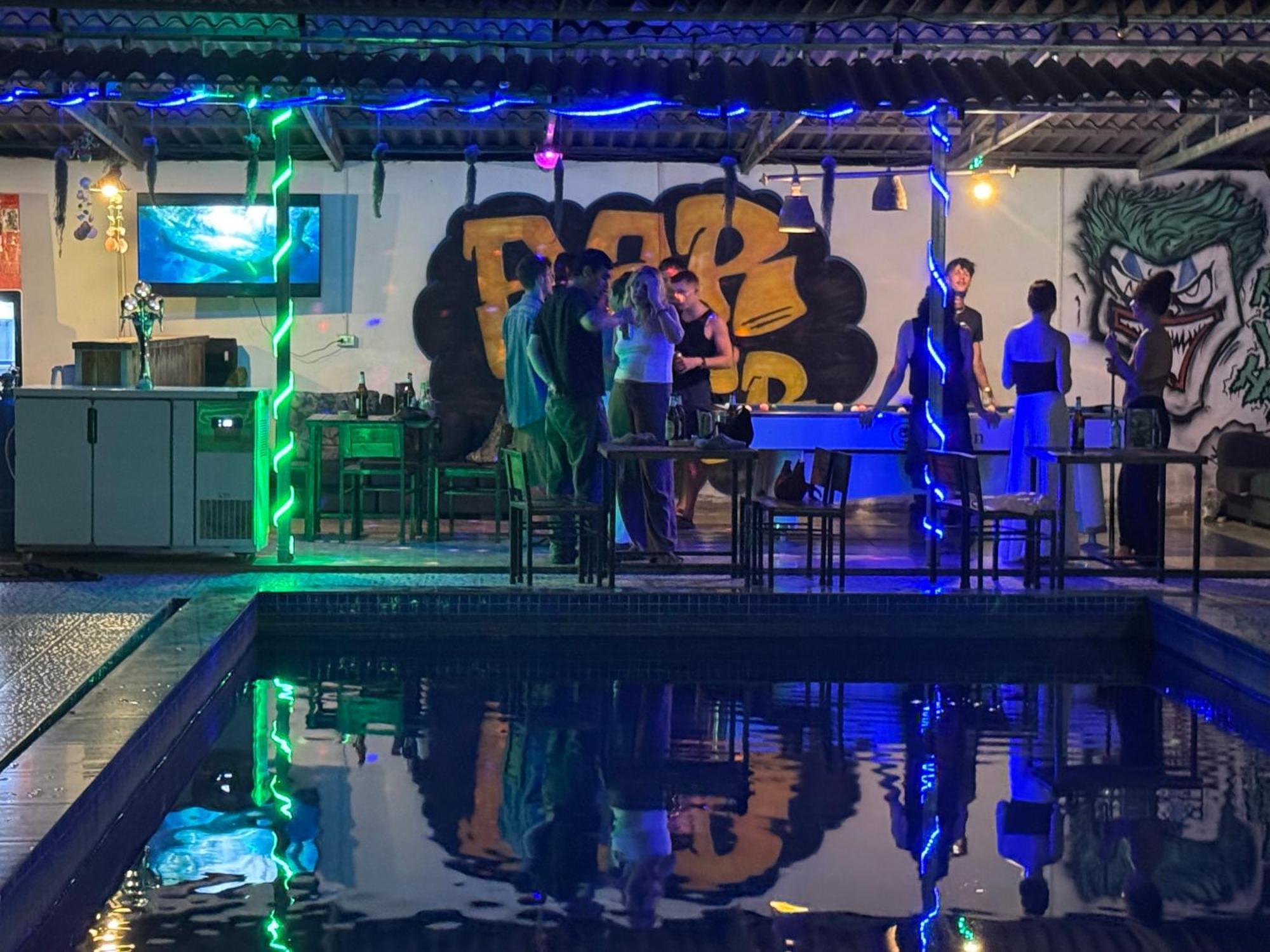 Vang Vieng Backpackers Hostel Extérieur photo