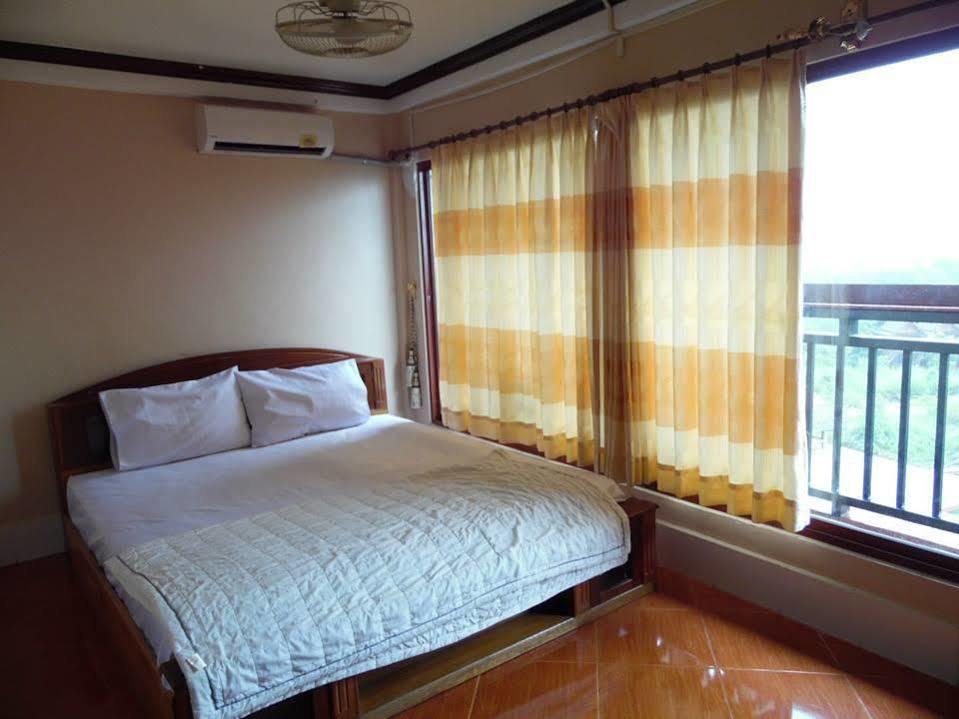 Vang Vieng Backpackers Hostel Extérieur photo