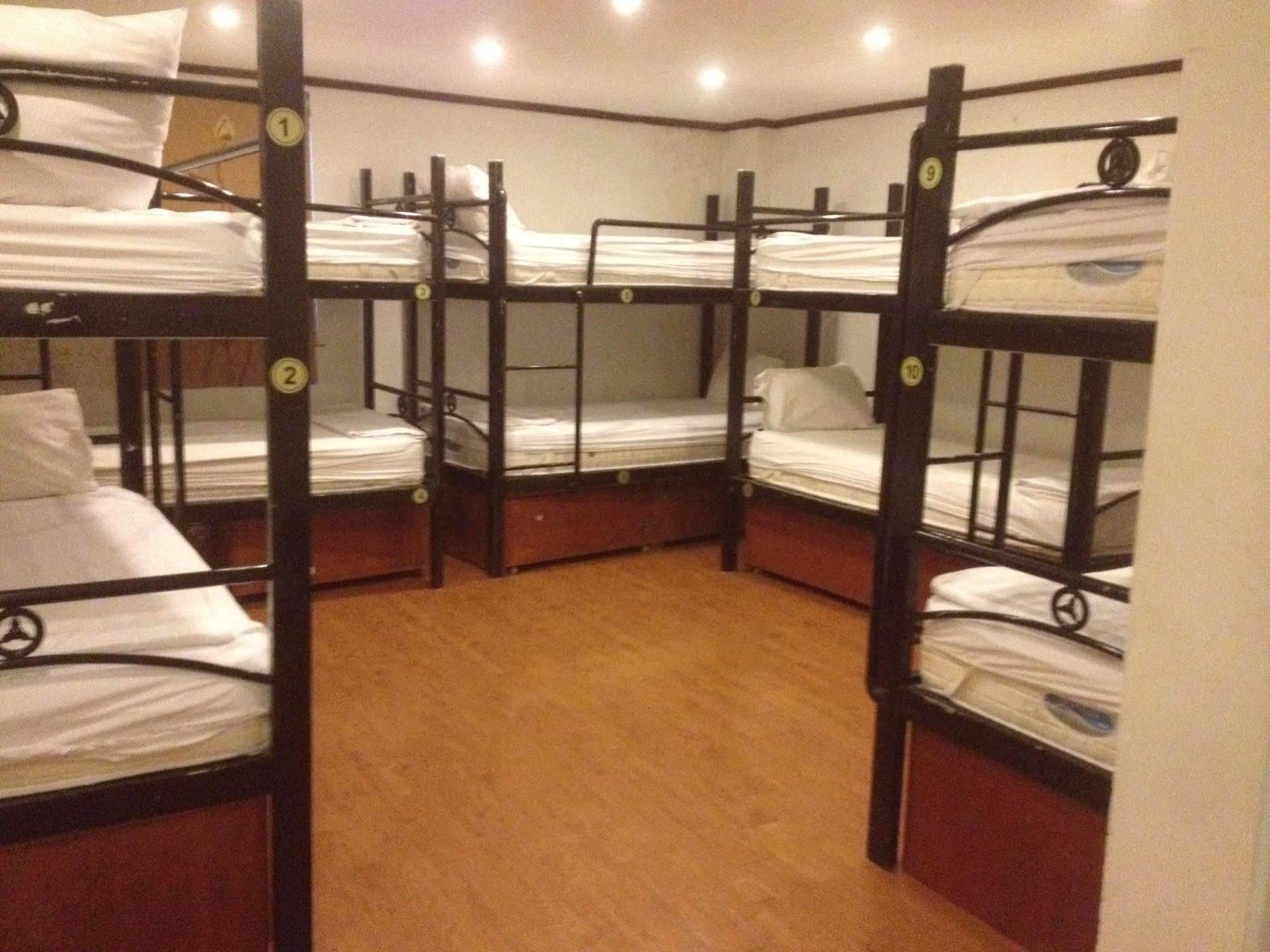 Vang Vieng Backpackers Hostel Extérieur photo